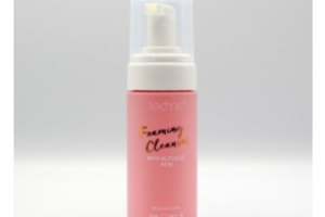 mousse nettoyante pour la peau de Technic
