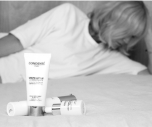 un masque contour des yeux de Condensé Paris