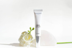 une crème contour des yeux anti-âge Condensé Paris