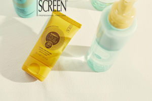 une crème solaire visage 50+ Screen