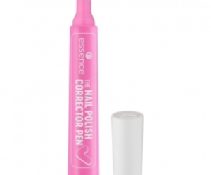 un stylo correcteur vernis à ongles dissolvant Essence