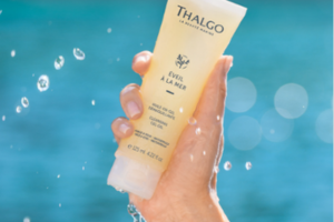 une huile en gel démaquillante