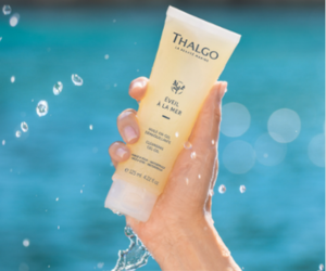 une huile en gel démaquillante