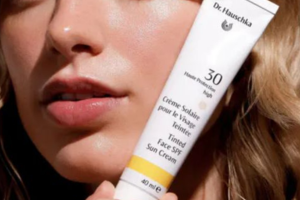 Crème solaire teintée SPF30 de Dr. Hauschka